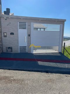 Casa germinada em fino acabamento e mobiliado .