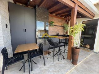 Casa germinada em fino acabamento e mobiliado .