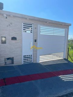 Casa germinada em fino acabamento e mobiliado .