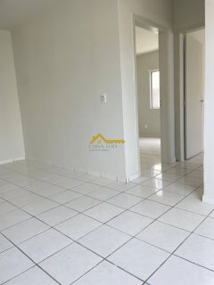 APARTAMENTO COM VARANTA  EM OFERTA .