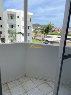 APARTAMENTO COM VARANTA  EM OFERTA .