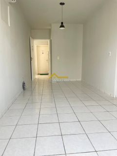 APARTAMENTO COM VARANTA  EM OFERTA .