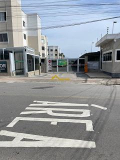 APARTAMENTO COM VARANTA  EM OFERTA .