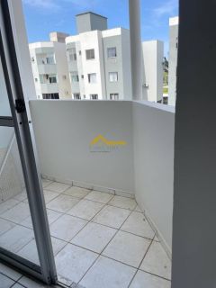 APARTAMENTO COM VARANTA  EM OFERTA .