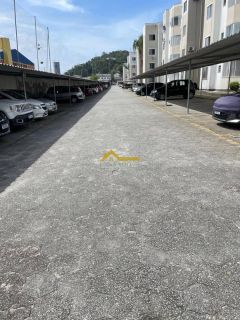 APARTAMENTO COM VARANTA  EM OFERTA .