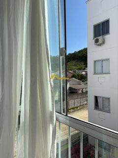 Apartamento com sacada .