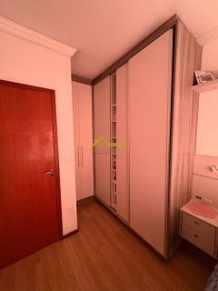 Apartamento com sacada .