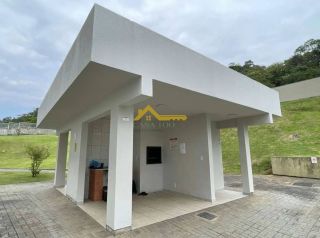 Apartamento com sacada .