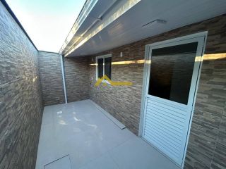 Casa reformada e com suíte .