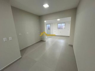 Casa reformada e com suíte .