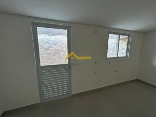 Casa reformada e com suíte .