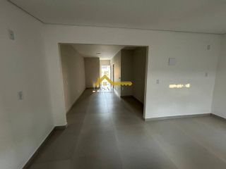 Casa reformada e com suíte .