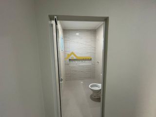 Casa reformada e com suíte .