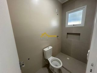 Casa reformada e com suíte .