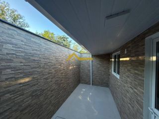 Casa reformada e com suíte .