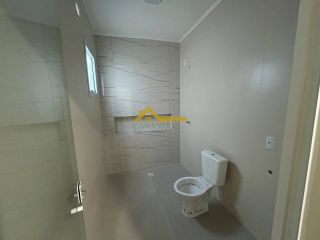 Casa reformada e com suíte .