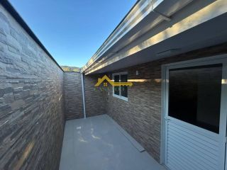 Casa reformada e com suíte .