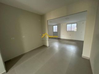 Casa reformada e com suíte .