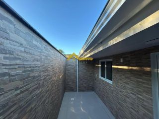 Casa reformada e com suíte .