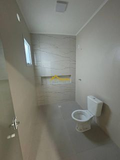 Casa reformada e com suíte .