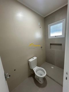 Casa reformada e com suíte .