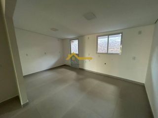 Casa reformada e com suíte .