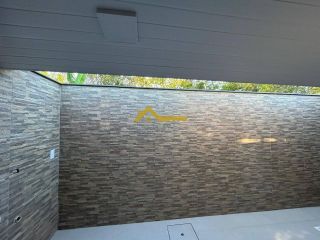 Casa reformada e com suíte .