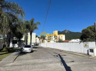 APARTAMENTO PORTEIRA FECHADA .