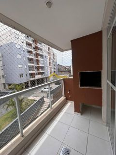 Próximo de tudo, 2 dorm. com suíte, sacada e churrasqueira e vaga de garagem coberta