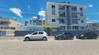 APARTAMENTO COM SACADA EM FORQUILHAS E PISCINA.