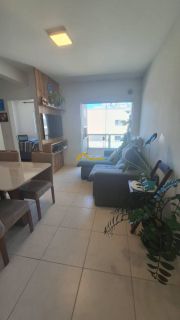 APARTAMENTO COM SACADA EM FORQUILHAS E PISCINA.