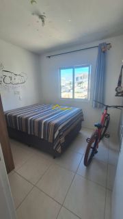 APARTAMENTO COM SACADA EM FORQUILHAS E PISCINA.