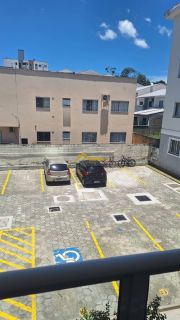 APARTAMENTO COM SACADA EM FORQUILHAS E PISCINA.