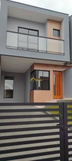 SOBRADO COM DUAS SUÍTES EM PALHOÇA .