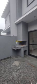 SOBRADO COM DUAS SUÍTES EM PALHOÇA .