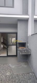 SOBRADO COM DUAS SUÍTES EM PALHOÇA .