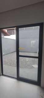 SOBRADO COM DUAS SUÍTES EM PALHOÇA .