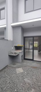 SOBRADO COM DUAS SUÍTES EM PALHOÇA .