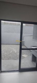 SOBRADO COM DUAS SUÍTES EM PALHOÇA .