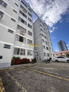 Apto reformado, andar alto, elevador e piscina!