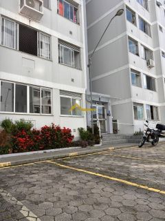 Apto reformado, andar alto, elevador e piscina!