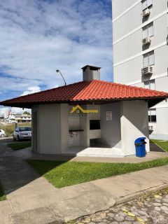 Apto reformado, andar alto, elevador e piscina!