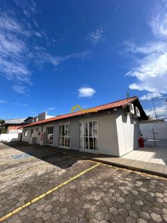 Apto reformado, andar alto, elevador e piscina!