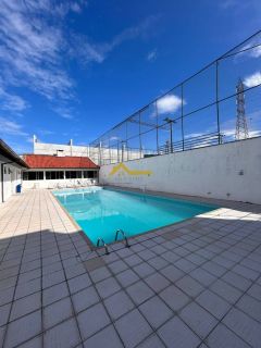 Apto reformado, andar alto, elevador e piscina!