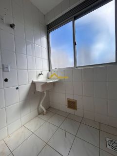 Apto reformado, andar alto, elevador e piscina!