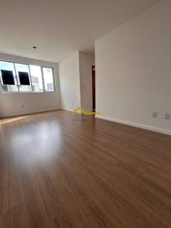 Apto reformado, andar alto, elevador e piscina!