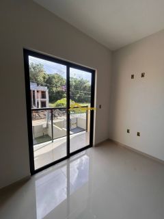 SOBRADO COM 2 SUÍTES EM SÃO JOSÉ