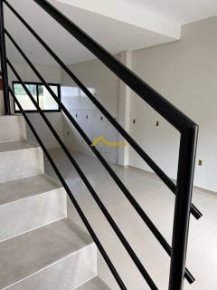 SOBRADO COM 2 SUÍTES EM SÃO JOSÉ