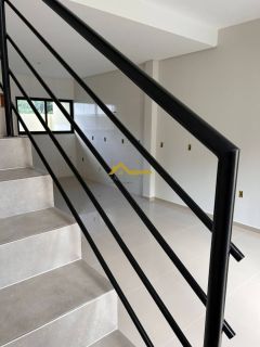 SOBRADO COM 2 SUÍTES EM SÃO JOSÉ