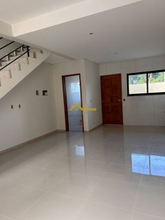 SOBRADO COM 2 SUÍTES EM SÃO JOSÉ